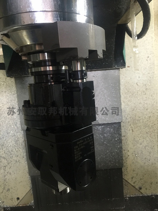 臺(tái)灣艾菲茉萬向角度頭,數(shù)控萬向角度頭現(xiàn)場加工圖片